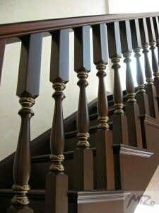 Парадная лестница в классическом стиле с росписью золотом - Мастерская MIZO