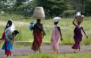 Women Shopping in Tanzania © John Neystadt